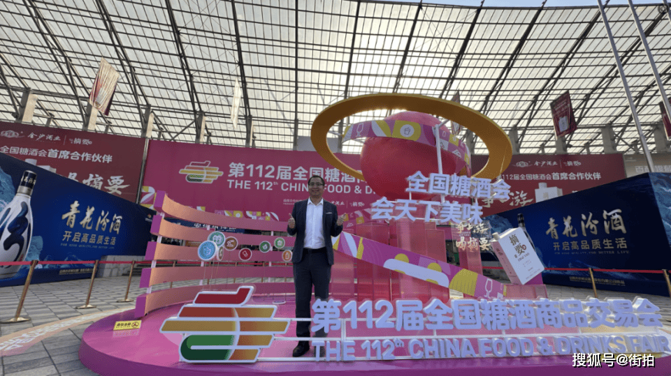 酒店装饰画酒柜酒架定制酒窖建设酒柜酒缸酒